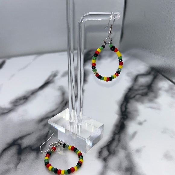 Colorful reggae Beaded Hoop Earrings - Picture 3 of 3